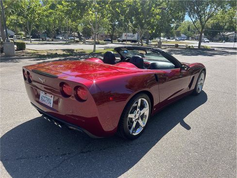 Used 2007 Chevrolet Corvette Coupe w/ Preferred Equipment Group RWD image 26