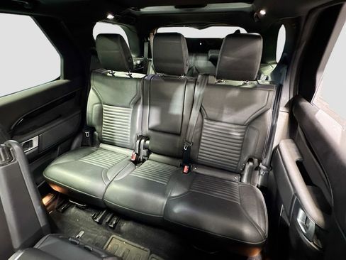 Used 2021 Land Rover Discovery S R-Dynamic image 15