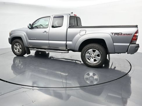 Used 2015 Toyota Tacoma 4x4 Access Cab V6 w/ TRD Sport Package image 5