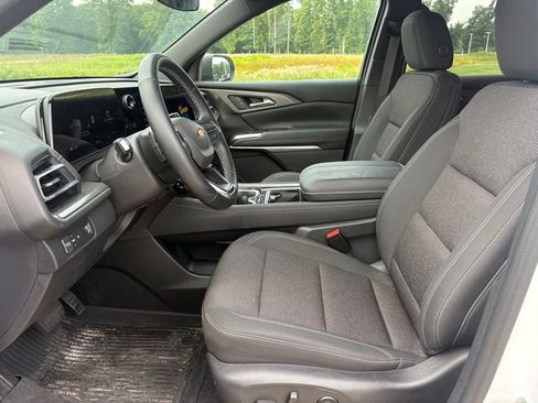 Used 2024 Chevrolet Traverse LT w/ LPO, Floor Liner Package FWD image 12