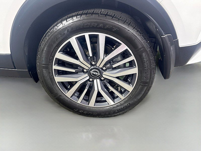 Used 2023 Nissan Kicks SV FWD image 28