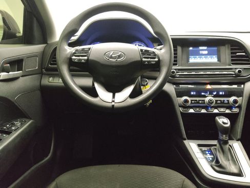 Used 2020 Hyundai Elantra SE w/ Winter Weather Package image 22