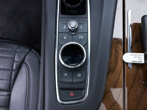 Used 2024 Cadillac Escalade ESV Premium Luxury Platinum AWD/4WD image 31