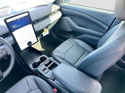 Used 2025 Ford Mustang Mach-E Premium image 24