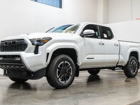 New 2026 Toyota Tacoma TRD Sport AWD/4WD image 3