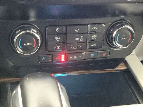 Used 2019 Ford F150 Lariat image 14