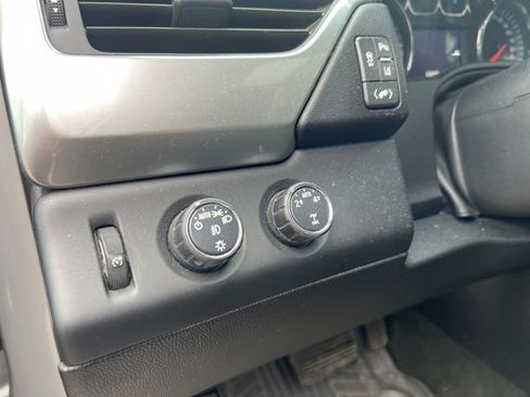 Used 2015 Chevrolet Suburban LTZ image 9