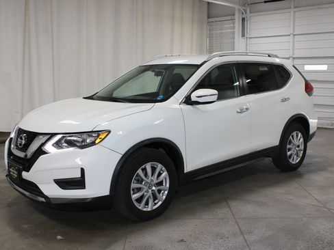 Used 2017 Nissan Rogue SV FWD image 4