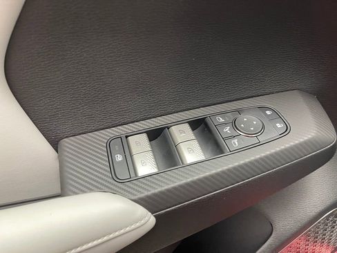 New 2025 Mitsubishi Outlander SE image 19