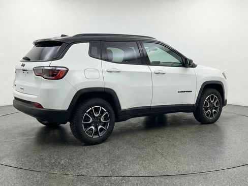 Used 2025 Jeep Compass Trailhawk AWD/4WD image 9
