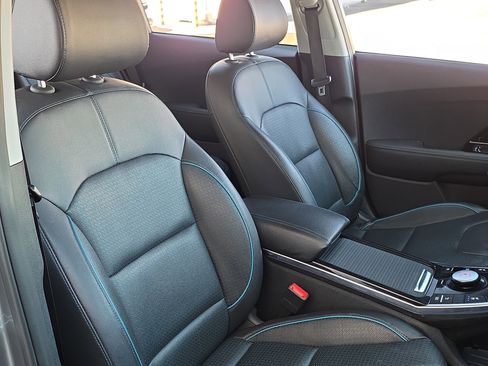 Used 2022 Kia Niro EX Premium image 33