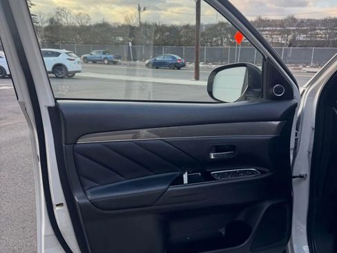 Used 2019 Mitsubishi Outlander SEL image 24