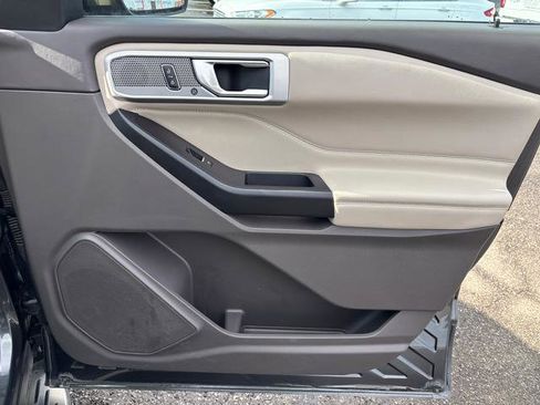 Used 2020 Ford Explorer Platinum image 17