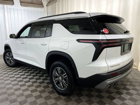 Certified 2024 Chevrolet Traverse LT FWD image 16