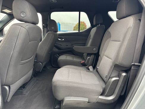 Used 2023 Chevrolet Traverse LT image 14
