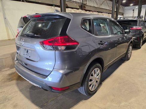 Used 2017 Nissan Rogue S FWD image 2