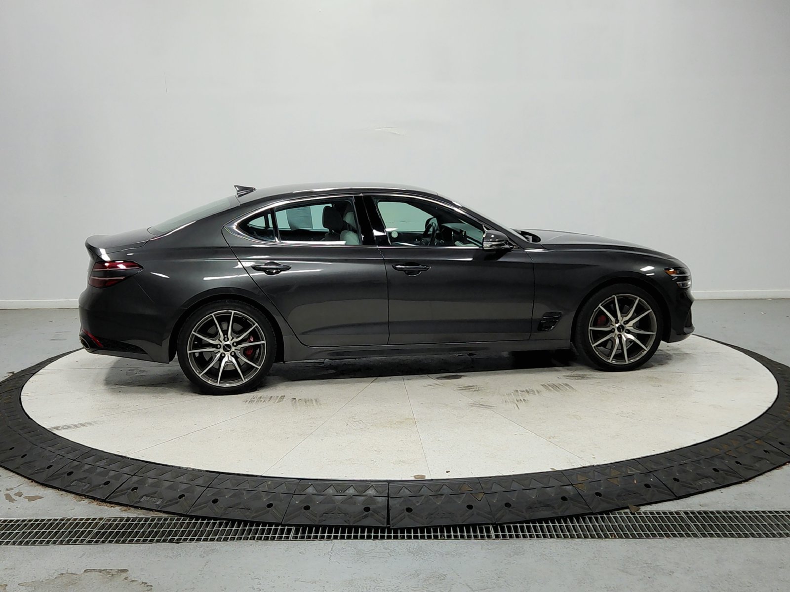 Used 2025 Genesis G70 2.5T RWD image 9