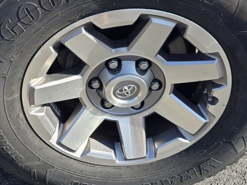 Used 2015 Toyota 4Runner Trail Premium image 13