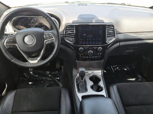 Used 2019 Jeep Grand Cherokee Altitude RWD image 12