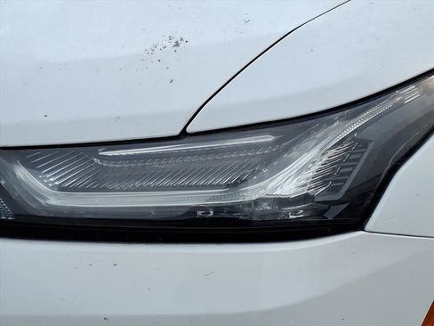 Used 2023 Chevrolet Traverse LT w/ LPO, Floor Liner Package image 8