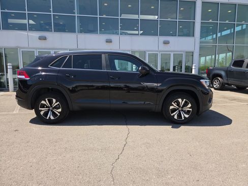 New 2026 Volkswagen Atlas Cross Sport SE AWD/4WD image 2