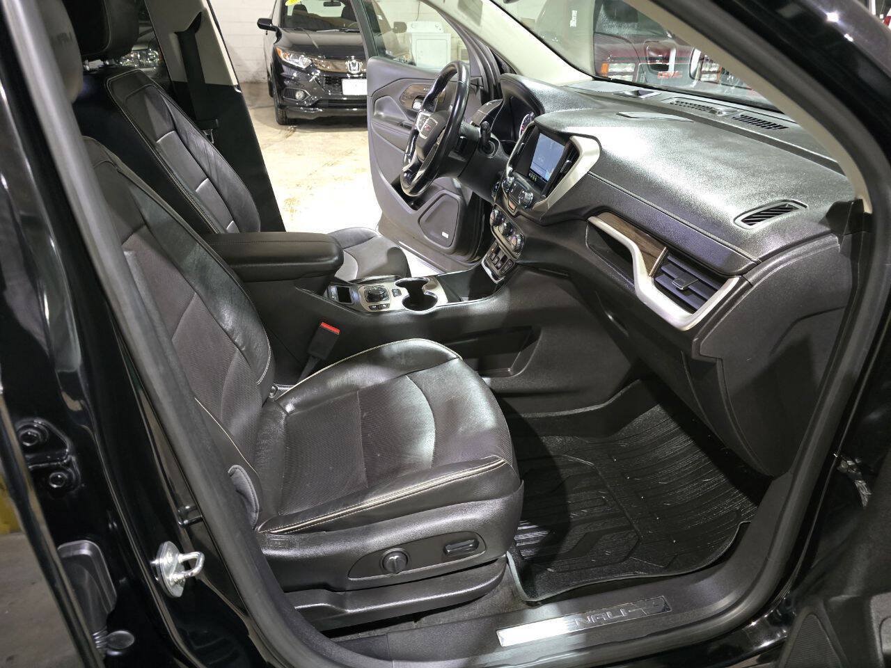 Used 2019 GMC Terrain Denali w/ Advanced Safety Package AWD/4WD image 26