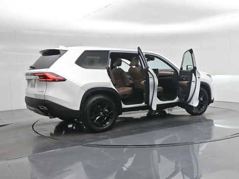Used 2024 Toyota Grand Highlander AWD Hybrid image 5