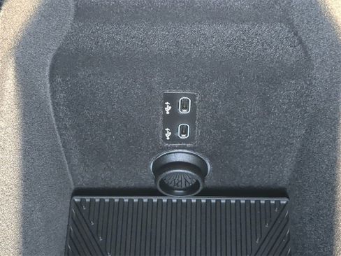 Certified 2026 BMW 740i xDrive image 24