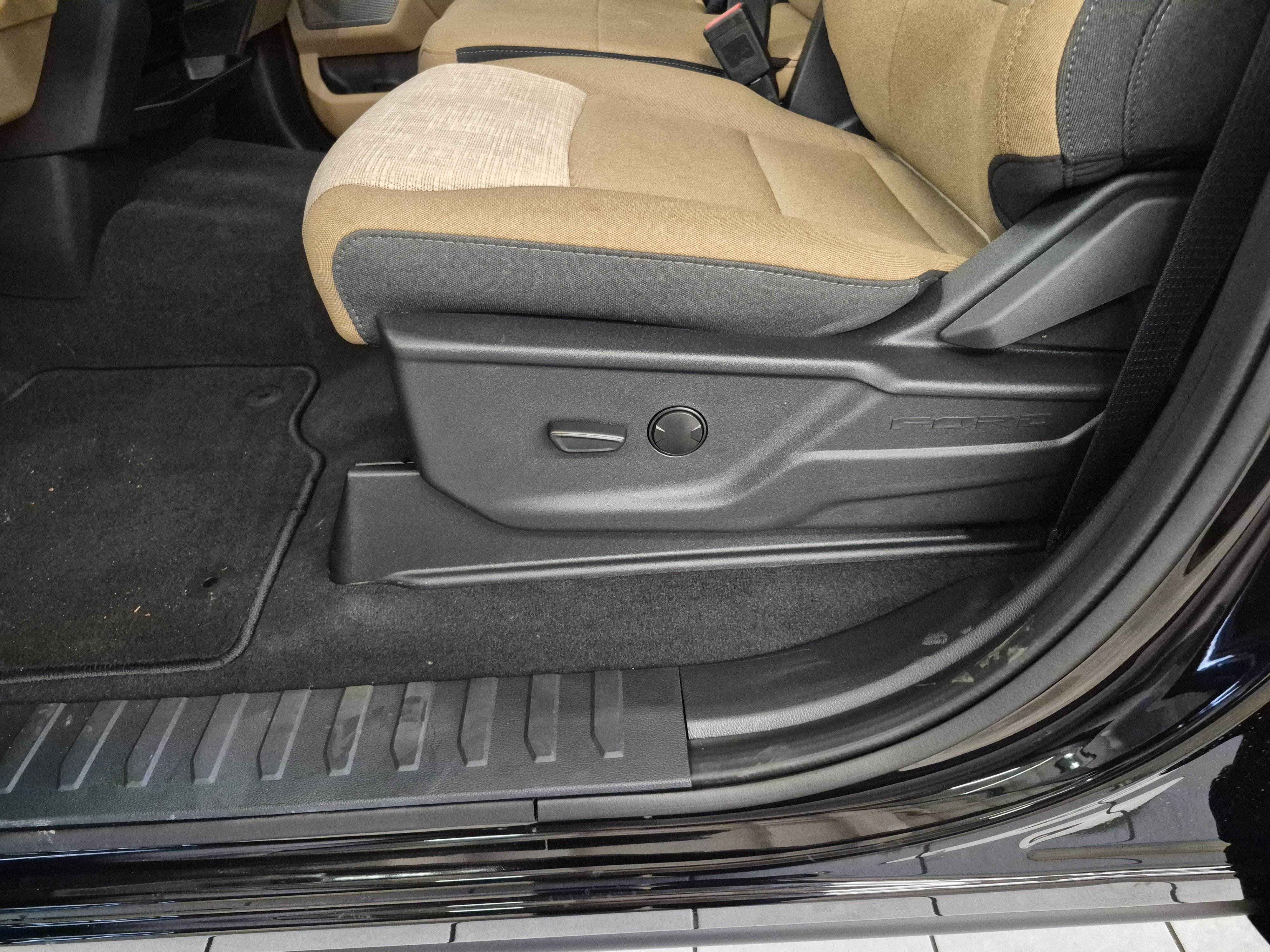 New 2027 Ford F350 XLT w/ XLT Premium Package RWD image 9