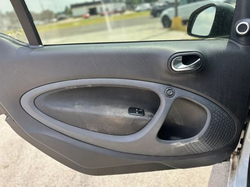 Used 2016 smart fortwo pure RWD image 15