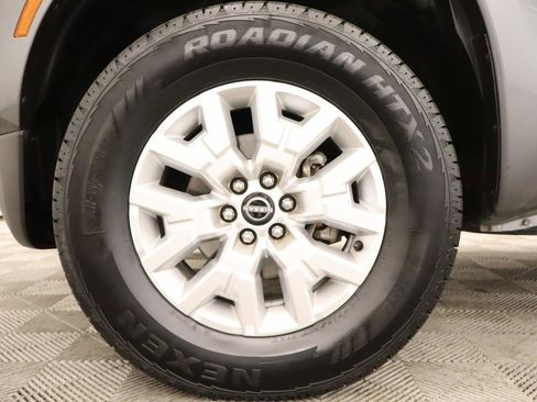 Used 2023 Nissan Frontier SV image 7