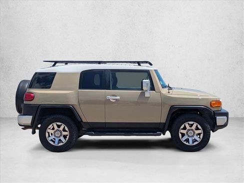 Used 2014 Toyota FJ Cruiser 4WD w/ Upgrade Package image 4