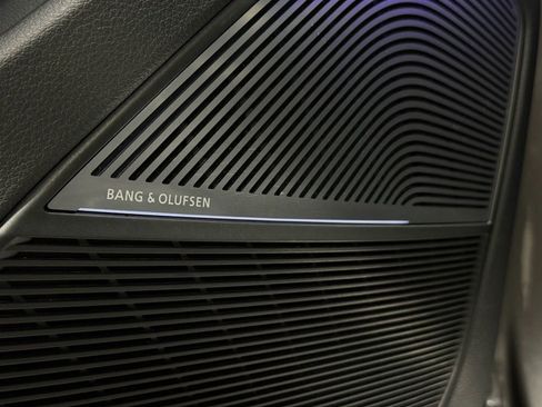 Used 2019 Audi Q8 Prestige w/ Luxury Package image 16