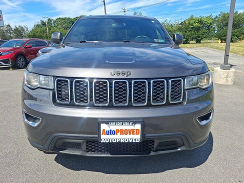 Used 2020 Jeep Grand Cherokee Laredo AWD/4WD image 2