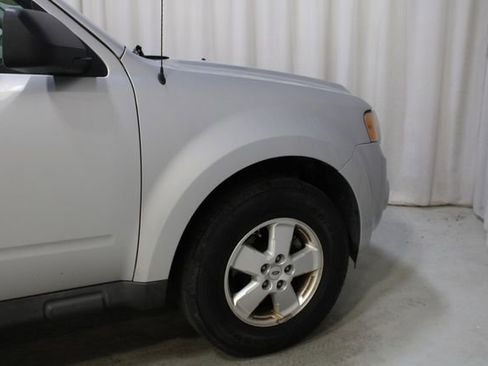 Used 2010 Ford Escape XLS AWD/4WD image 25