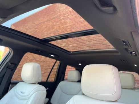 Used 2023 Cadillac XT6 Sport w/ Technology Package AWD/4WD image 38