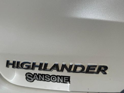 Used 2017 Toyota Highlander SE w/ Carpet Mat Package AWD/4WD image 9