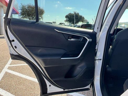 Used 2022 Toyota RAV4 XLE image 37