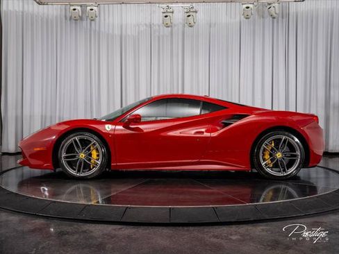 Used 2018 Ferrari 488 GTB RWD image 9