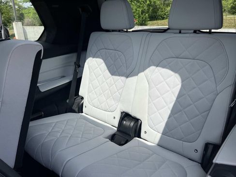 Used 2024 BMW X7 xDrive40i w/ M Sport Package AWD/4WD image 20