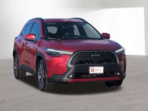 Certified 2023 Toyota Corolla Cross XLE image 3