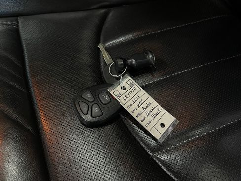 Used 2013 GMC Acadia Denali image 38