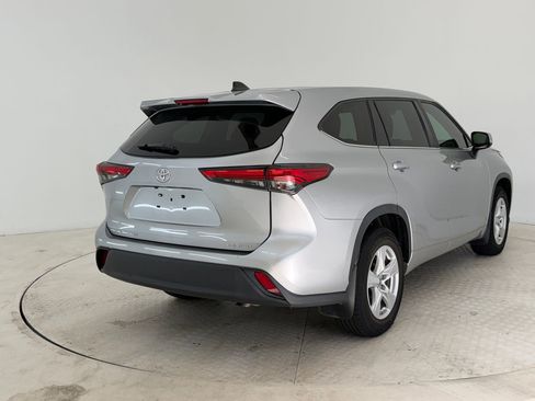 Used 2023 Toyota Highlander LE image 9