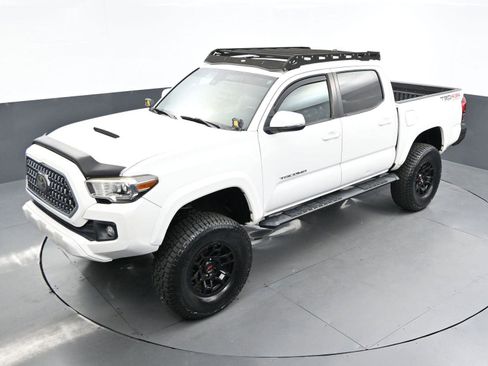 Used 2019 Toyota Tacoma TRD Sport image 36