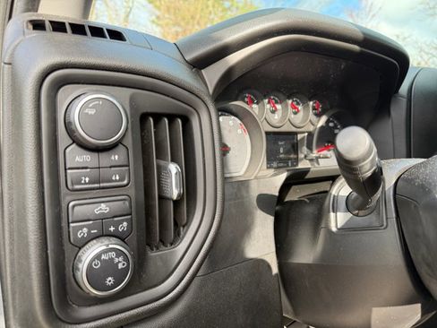 Used 2019 Chevrolet Silverado 1500 Custom Trail Boss w/ Custom Convenience Package AWD/4WD image 21