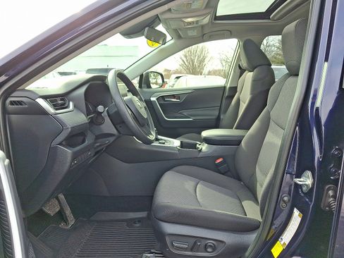 Used 2025 Toyota RAV4 XLE image 13