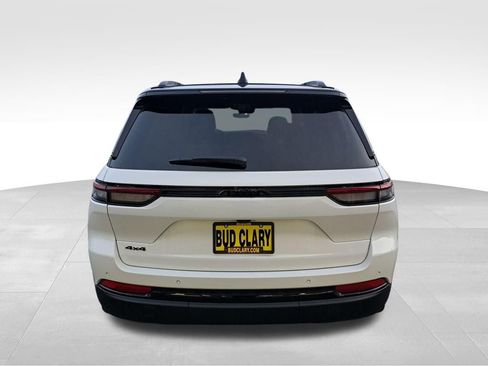 New 2025 Jeep Grand Cherokee Limited w/ Trailer Tow Package AWD/4WD image 4