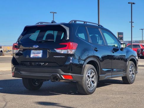 Used 2023 Subaru Forester Premium image 7