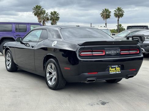 Used 2019 Dodge Challenger SXT RWD image 4