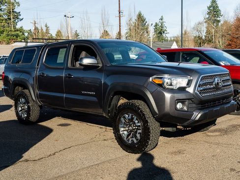 Used 2016 Toyota Tacoma TRD Off-Road image 1